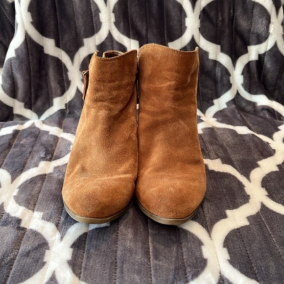 Frye suede Judy zip bootie ankle boots. - Picture 4 of 5